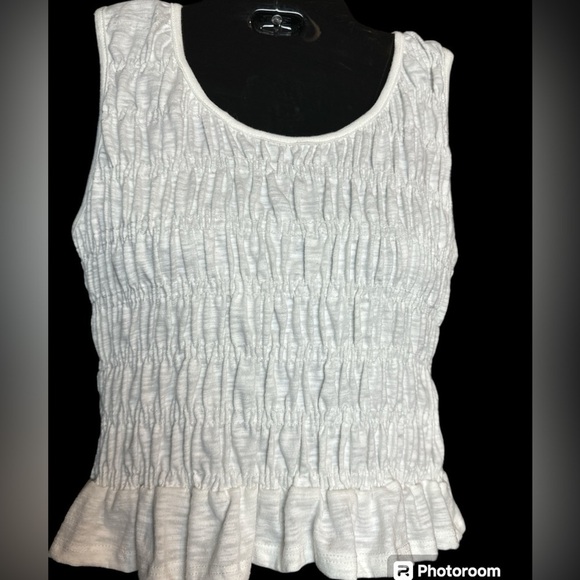 Sadie & Sage Wait a Minute white smocked tank top NWT - Picture 4 of 8